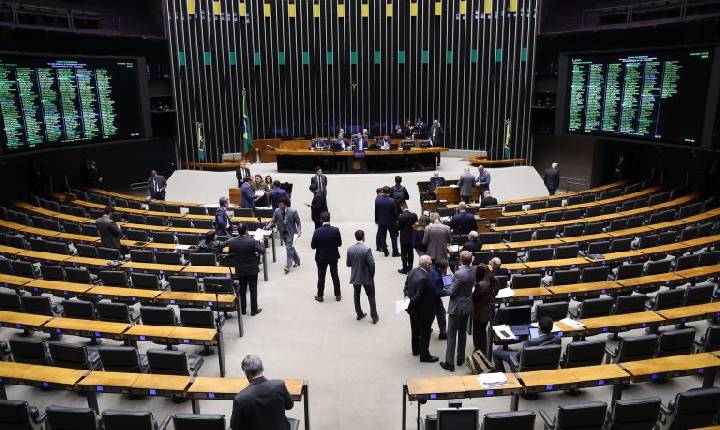 Câmara aprova projeto que garante atestado para funcionário que acompanhar criança doente