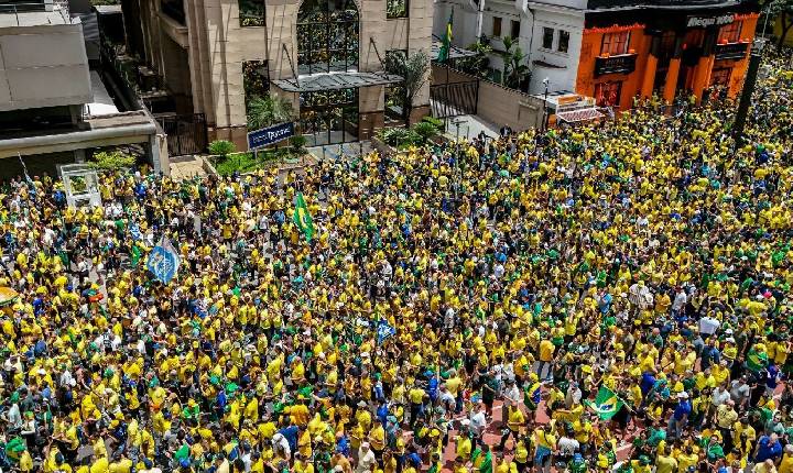 Campanha de Flávio Bolsonaro realiza manifestação na Paulista
