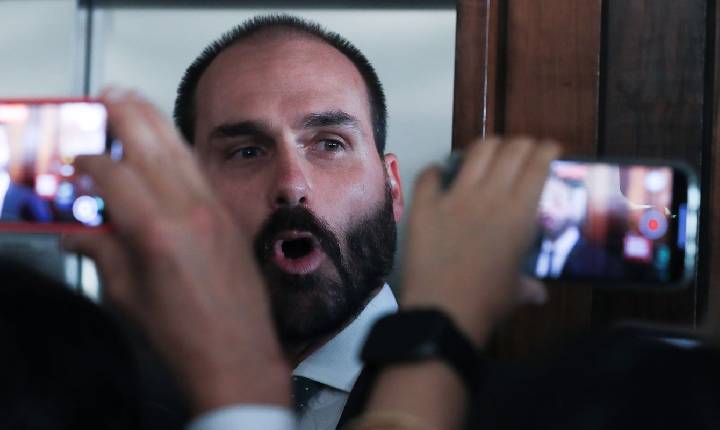 Eduardo Bolsonaro consta em lista de pena pendente de cumprimento