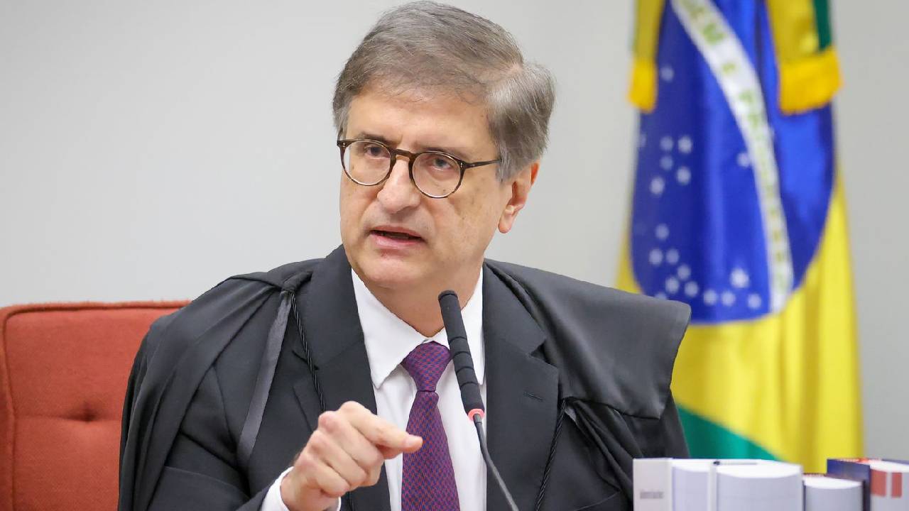 PGR não vê abuso de André Mendonça em investigação contra Moraes