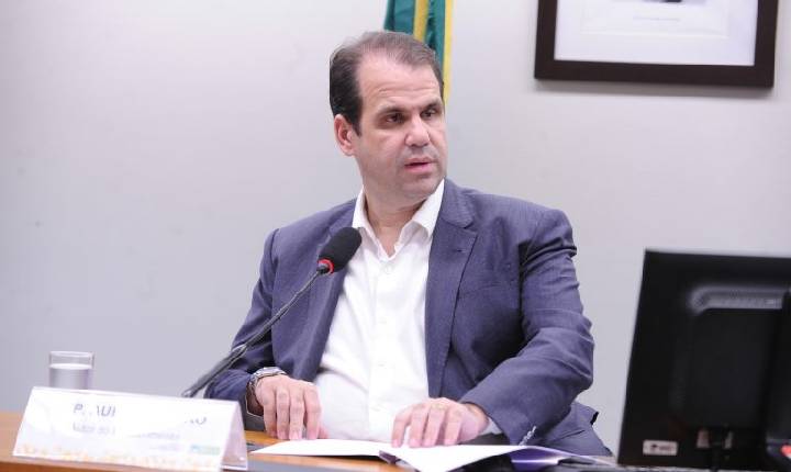 Projeto torna obrigatório indicar a cor de roupa na etiqueta para auxiliar daltônicos