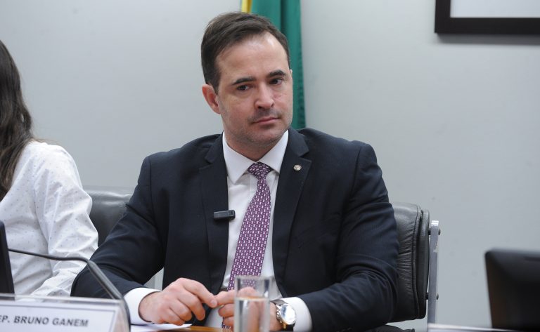 Comissão aprova projeto que criminaliza uso de veículo com tração animal