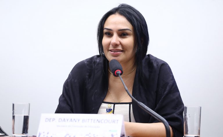 Comissão aprova voluntariado como critério de desempate em seleções internas de universidades