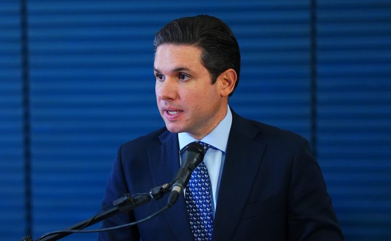 Hugo Motta defende diplomacia e espera solução para tarifas contra produtos brasileiros