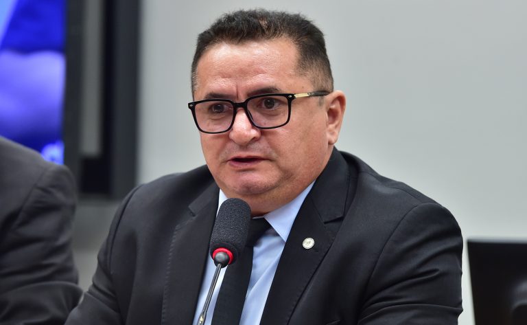 Comissão aprova proibição de cobrança de taxa por documentos em faculdades privadas