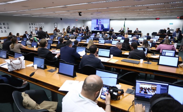 Conselho de Ética ouve deputados acusados de quebra de decoro
