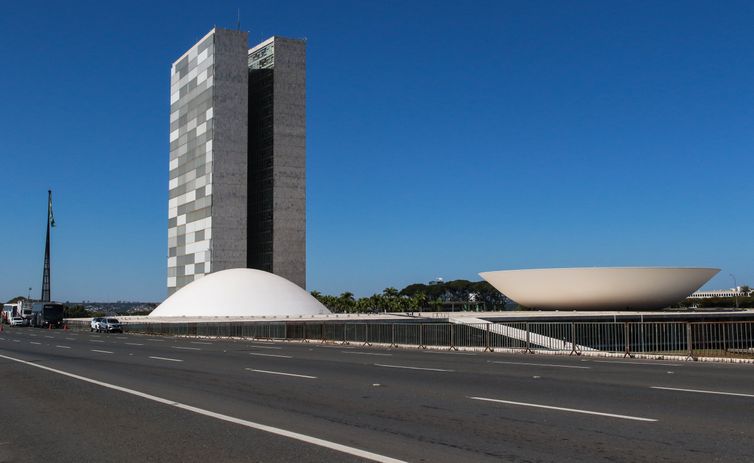 Hugo Motta confirma para hoje votação de isenção do Imposto de Renda