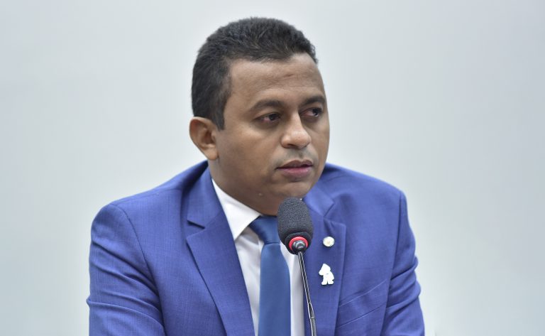 Comissão aprova provas adaptadas para estudantes com autismo ou déficit de atenção