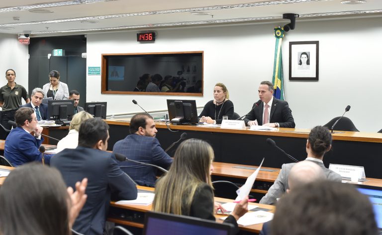 Conselho de Ética analisa 12 novos processos contra deputados