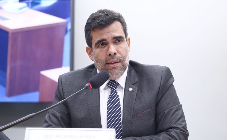 Comissão aprova punição a bancos que cobrarem tarifas indevidas de ONGs com parcerias públicas
