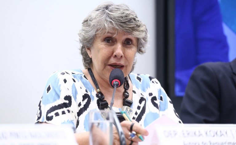 Comissão debate experiência do Brasil no combate à Aids