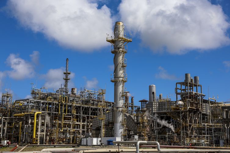 Petrobras renova contratos de quase R$ 100 bi com a Braskem