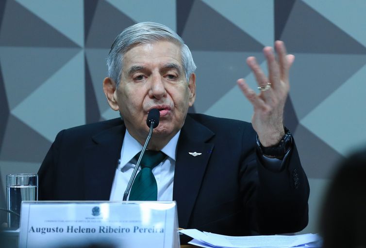 PF pede mais tempo para concluir perícia de Augusto Heleno 