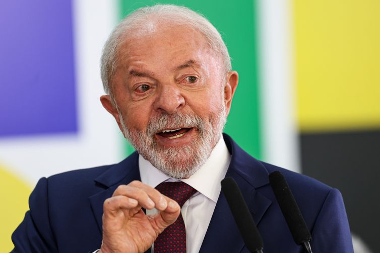 Lula sanciona Orçamento com veto a reajuste do Fundo Partidário 