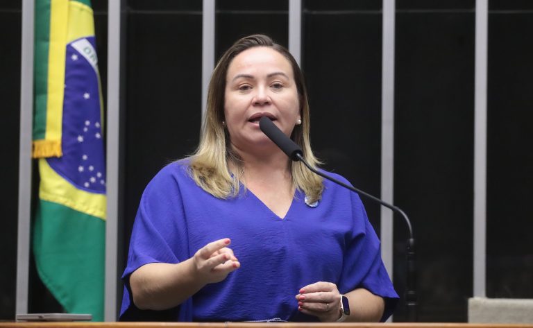 Projeto cria adicional de 30% para profissionais de saúde em áreas de risco e conflito