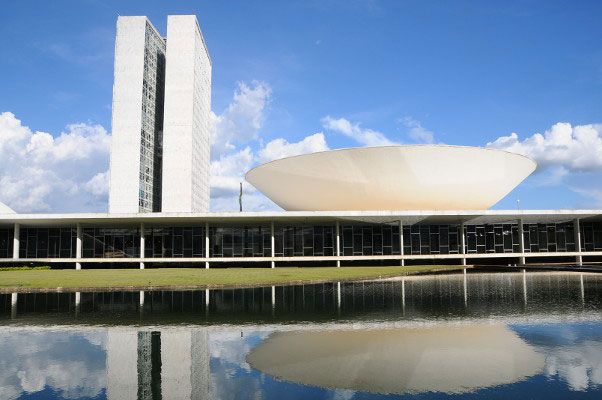 Eleição para deputado federal mobiliza R$ 982 milhões em recursos